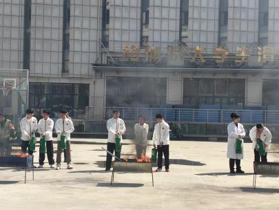 说明: 46b483e3cd1f410edf34d8c57e12e6ba_