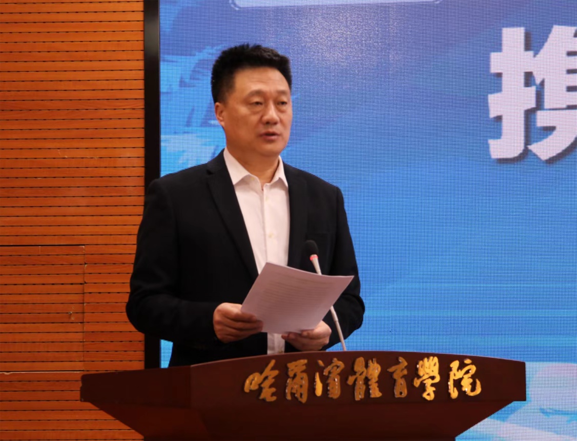 说明: 曹校长主持.jpg